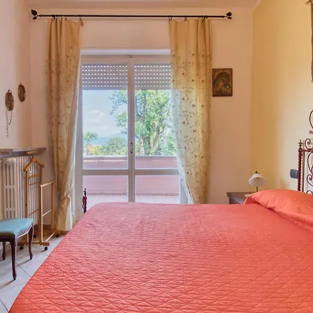 2 Bedroom Beautiful In Appartamento Stresa