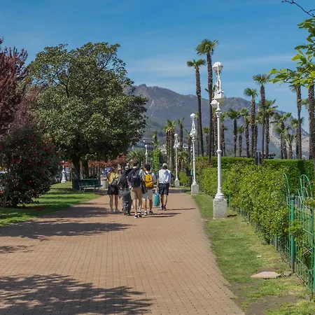 2 Bedroom Beautiful In Appartamento Stresa