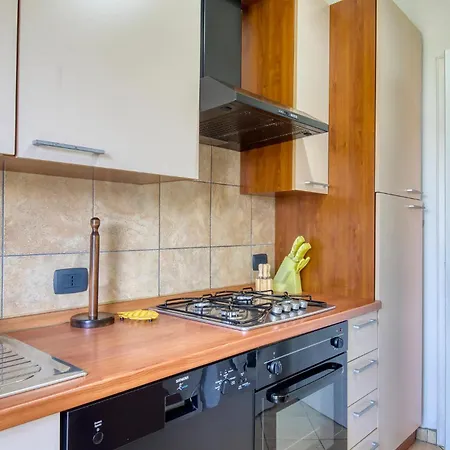 2 Bedroom Beautiful In Stresa